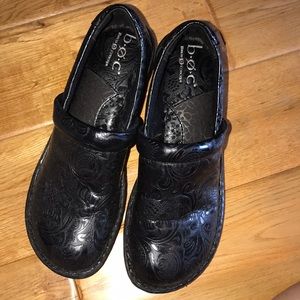Black nursing shoes